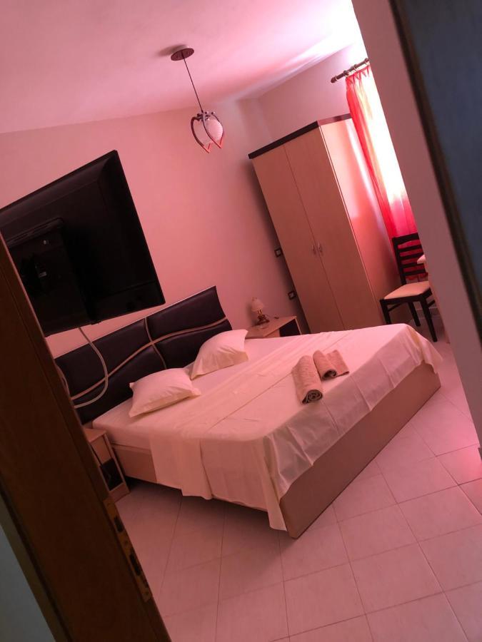 Hotel Vila Toska Piskupat Екстер'єр фото