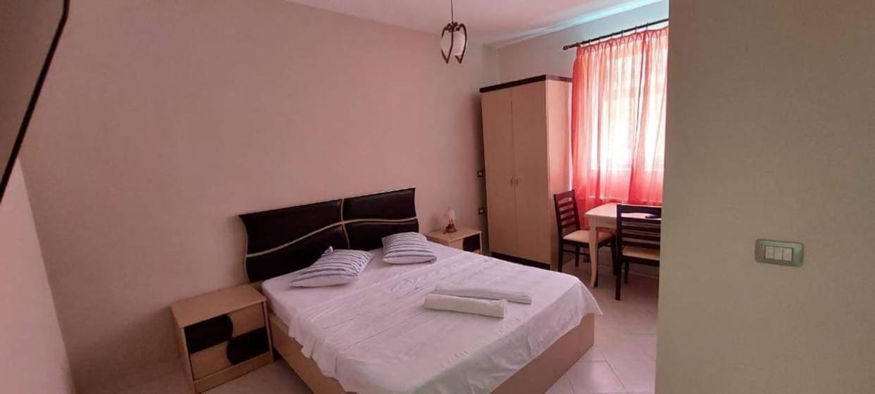 Hotel Vila Toska Piskupat Екстер'єр фото