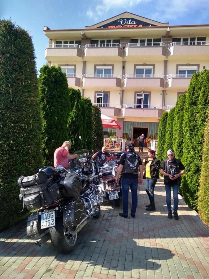 Hotel Vila Toska Piskupat Екстер'єр фото
