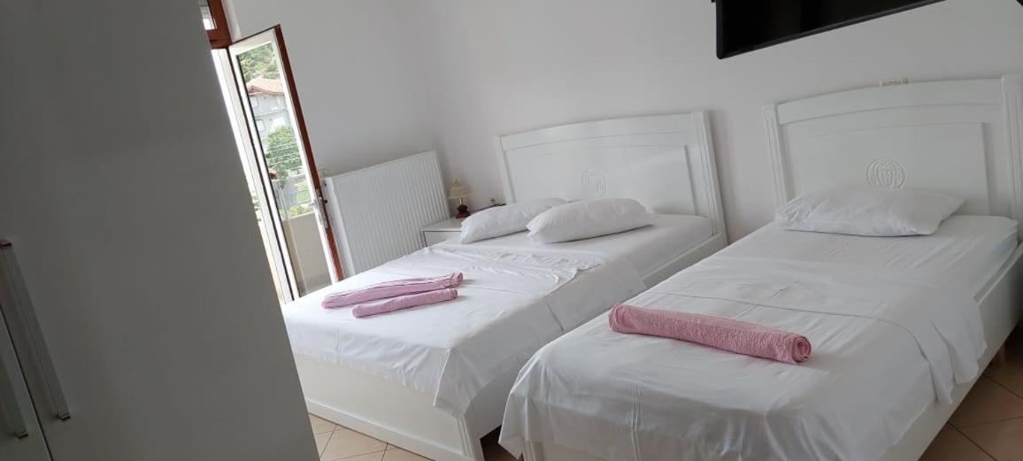 Hotel Vila Toska Piskupat Екстер'єр фото