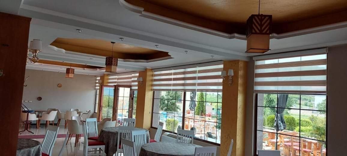 Hotel Vila Toska Piskupat Екстер'єр фото