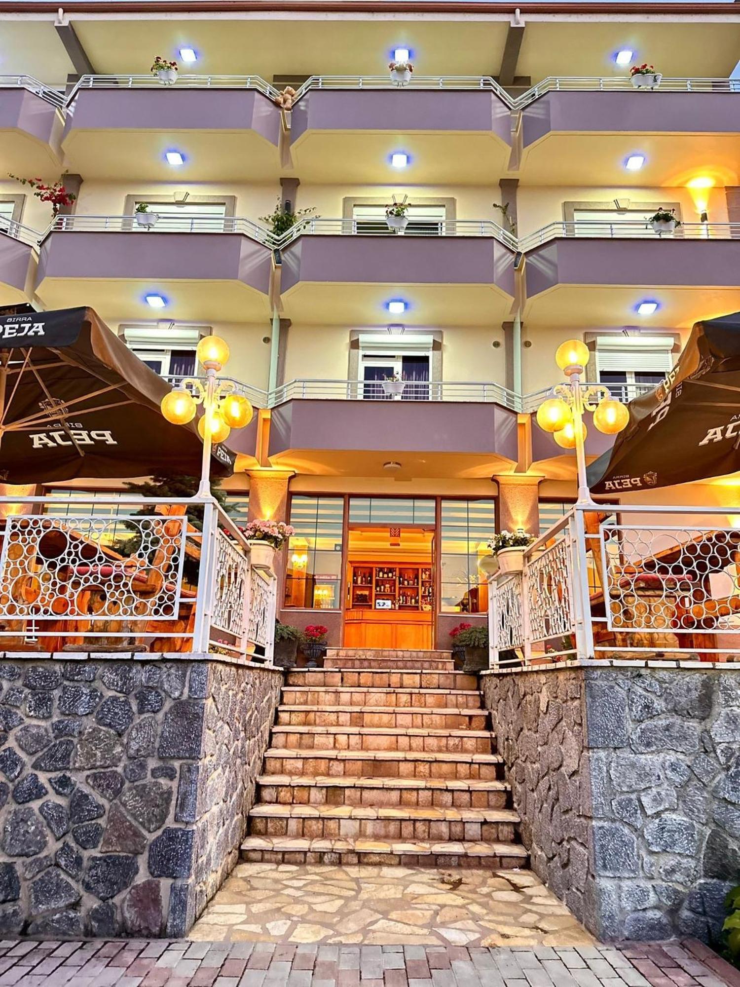 Hotel Vila Toska Piskupat Екстер'єр фото
